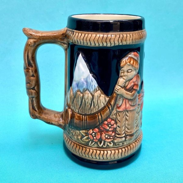Jarra en porcelana con el escudo de armas de Suiza y escena tradicional en alto relieve - imagen 4