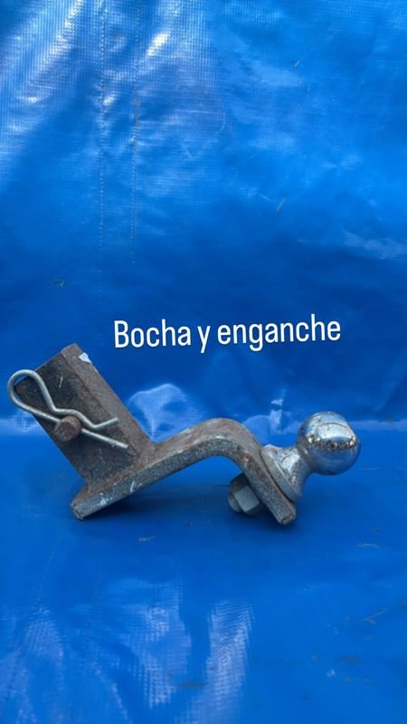 Lote siguiente: Enganche y bocha para reparación o decoración