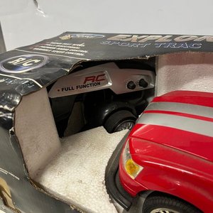 Camioneta a Radio Control Ford Explorer Sport Trac 1:10 - imagen 7