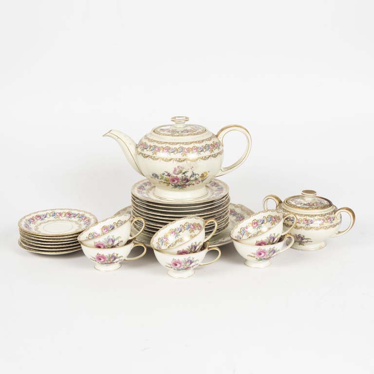 26 Piezas juego de té de porcelana Rosenthal  Selb Germany, Winifred, 4 tazas con cascadura, 1 platito de té con cascadura - Medidas: Plato de lunch: 19cm