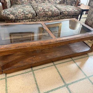Mesa Ratona Moderna de Madera con Tapa de Vidrio - imagen 1
