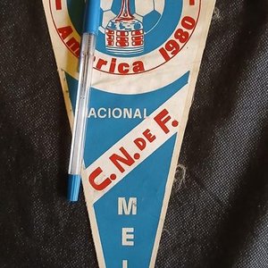 Banderín de Época Nacional "Campeón de América 1980" Cerro Largo Melo - imagen 2