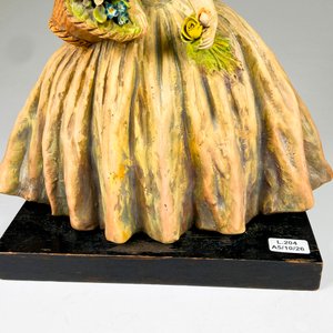 Figura de ceramica italiana dama con flores, firmada Cachapotte altura 28 cm - imagen 5