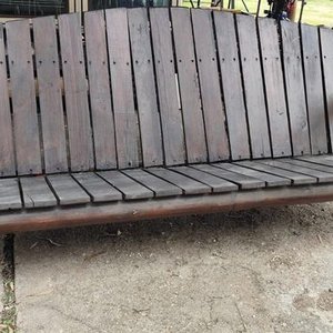 Sillón Rústico de Madera Oscura - imagen 2