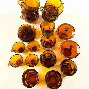 Juego de 24 Piezas de Vidrio Ámbar: Tazas, Pocillos, Platillos, Azucareros y Vasos - imagen 2