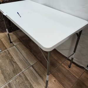 Mesa Plegable Blanca de PVC para Exterior con Estructura Metálica - imagen 5