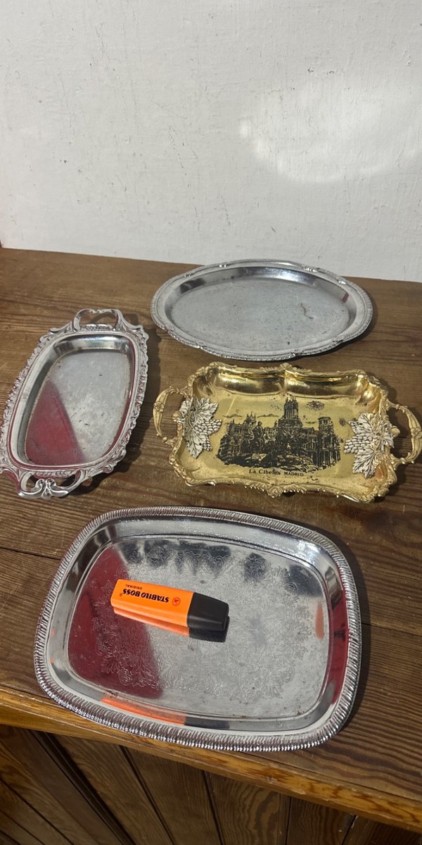 Juego de Bandejas Metálicas Decorativas