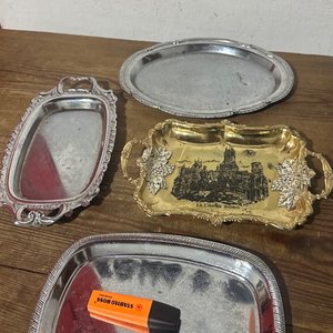 Lote siguiente: Juego de Bandejas Metálicas Decorativas