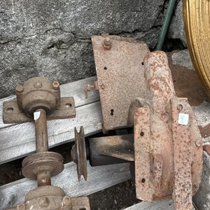 Lote siguiente: Lote de Piezas Metálicas Oxidadas para Maquinaria