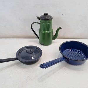 Juego Antiguo de Cafetera y Utensilios Enlozados Verdes y Azules - imagen 1