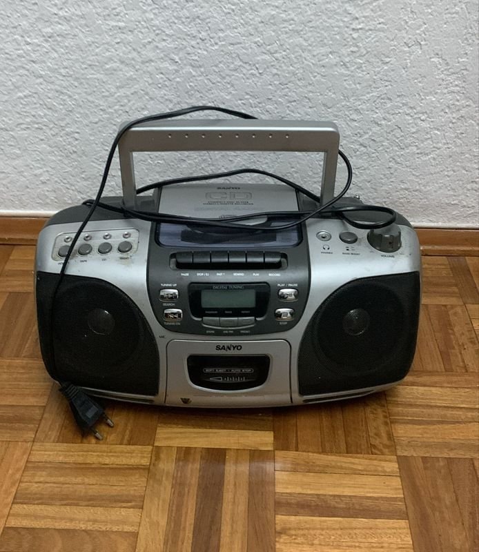 Lote siguiente: Equipo de música antiguo vintage