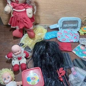 Lote Variado: Muñecas, Accesorios de Moda, Juguetes y Más - imagen 4