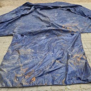 Toldo de Campamento Impermeable con Detalles de Uso y deterioros visibles. Medias Aprox. 300 cm x 400 cm - imagen 5