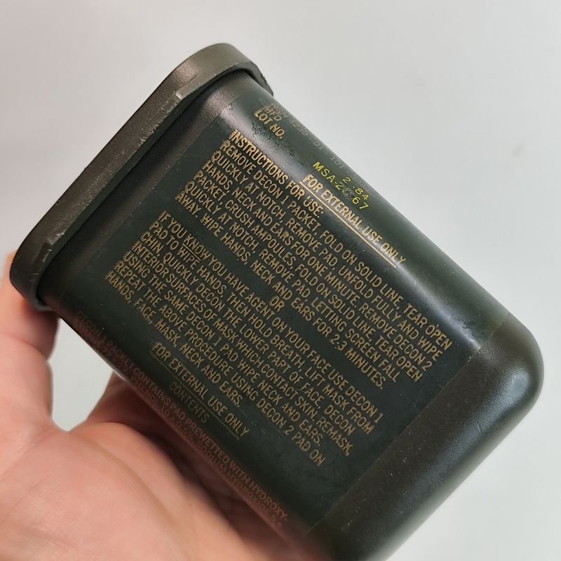 Estuche Plástico Militar para Kit de Descontaminación Máscara M17