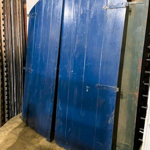 Portón Doble de Madera Azul Estilo Medio Punto - imagen 1