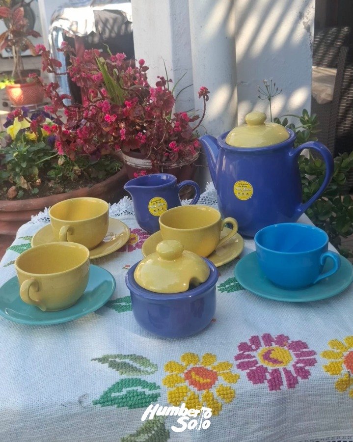Lote 89 1 Jgo de te y cafe 4 tazas platillos 2 jarras