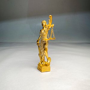 Lote siguiente: Figura Diosa de la Justicia Dorada - 18 cm