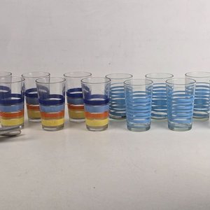 Lote siguiente: 12 Vasos de Vidrio Vintage con Rayas Retro