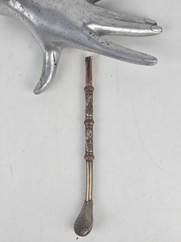 Bombilla para Mate en Plata y Oro con Detalles Labrados