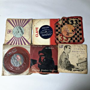 Lote de 65 Discos de Vinilo de Pasta con Fundas Variadas - imagen 2