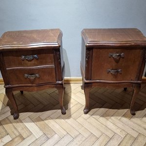 Par de Mesas de Luz Estilo Luis XV Talla Madera Bronce - imagen 1
