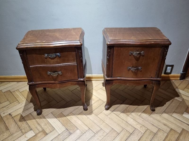 Par de Mesas de Luz Estilo Luis XV Talla Madera Bronce