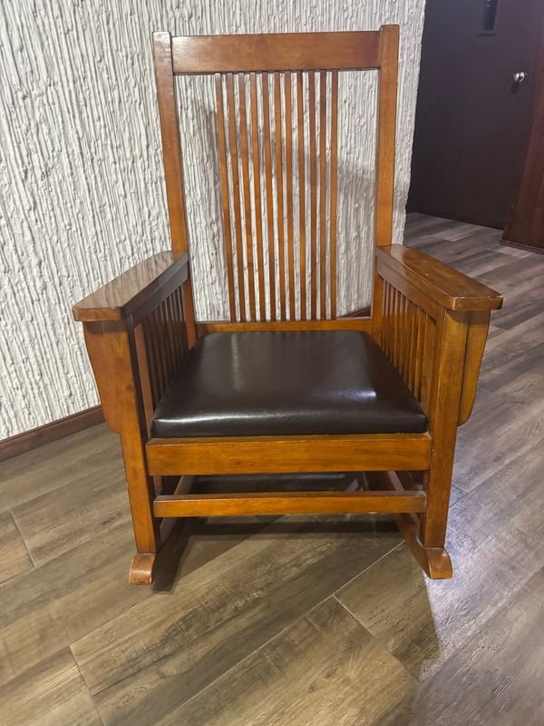 Lote anterior: Sillón mecedor americano de gran tamaño y muy firme