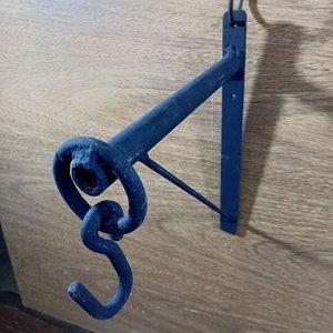 Par de Ménsulas de Herrería Artesanal para Colgar Macetas - imagen 6
