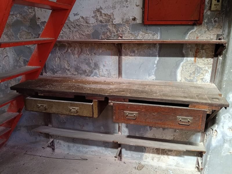 Mesa de Trabajo de Madera Dura con Dos Cajones