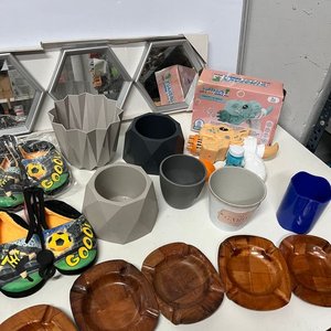 Lote Variado: Espejos, Macetas, Pantuflas, Ceniceros y Burbujero - imagen 5