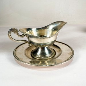 Seis Tazas para Consomé con Platos y Salsera Metálica - imagen 7