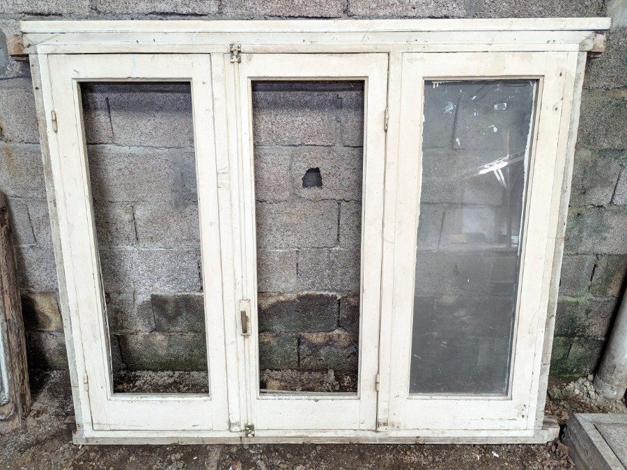 Ventana con tres hojas batientes en cedro, falleba y marco - imagen 2