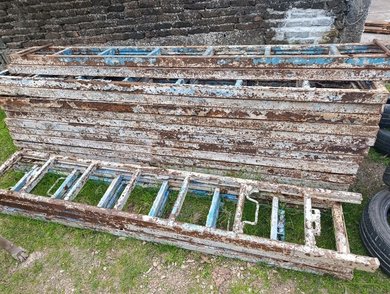 Estructuras Metálicas Azules para Andamio - Largo 240 cm