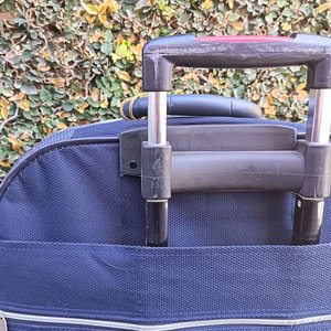 Valija Azul con Ruedas Kennedy Club - Medidas 52x70x26 cm - imagen 7