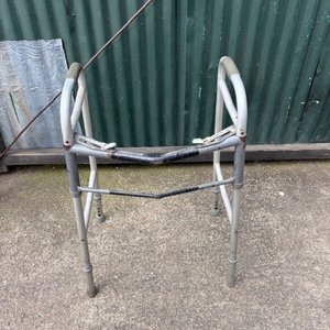 Lote siguiente: Andador Plegable de Aluminio