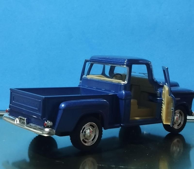 Camioneta Coleccionable Chevrolet 1955 en Escala 1/32 - imagen 4