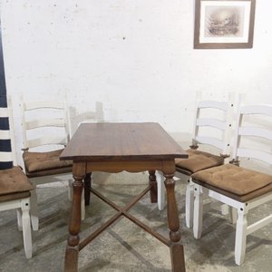 Juego de Comedor: Mesa Rectangular Nogal con 4 Sillas Blancas y Almohadones - imagen 4