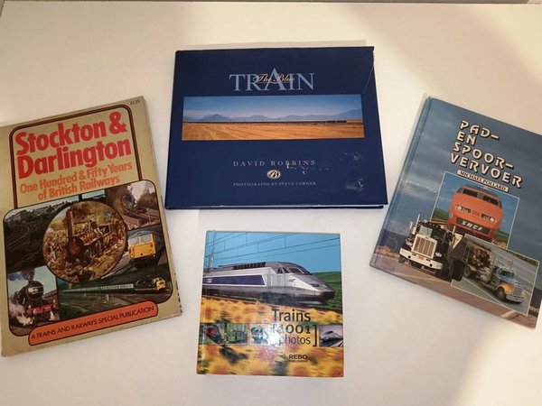 Libros sobre trenes en inglés, diferentes años y fotografías - imagen 1