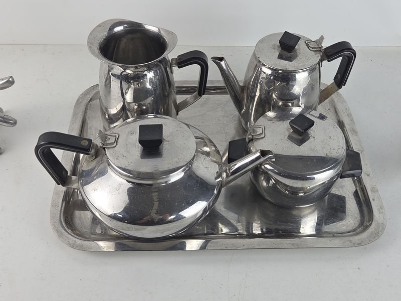 Lote anterior: Servicio completo para té y café en acero inoxidable del bueno!