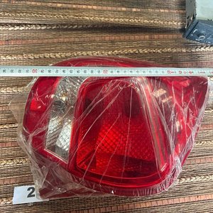 Lote de 2 Faros Traseros de Auto Rojos - imagen 5