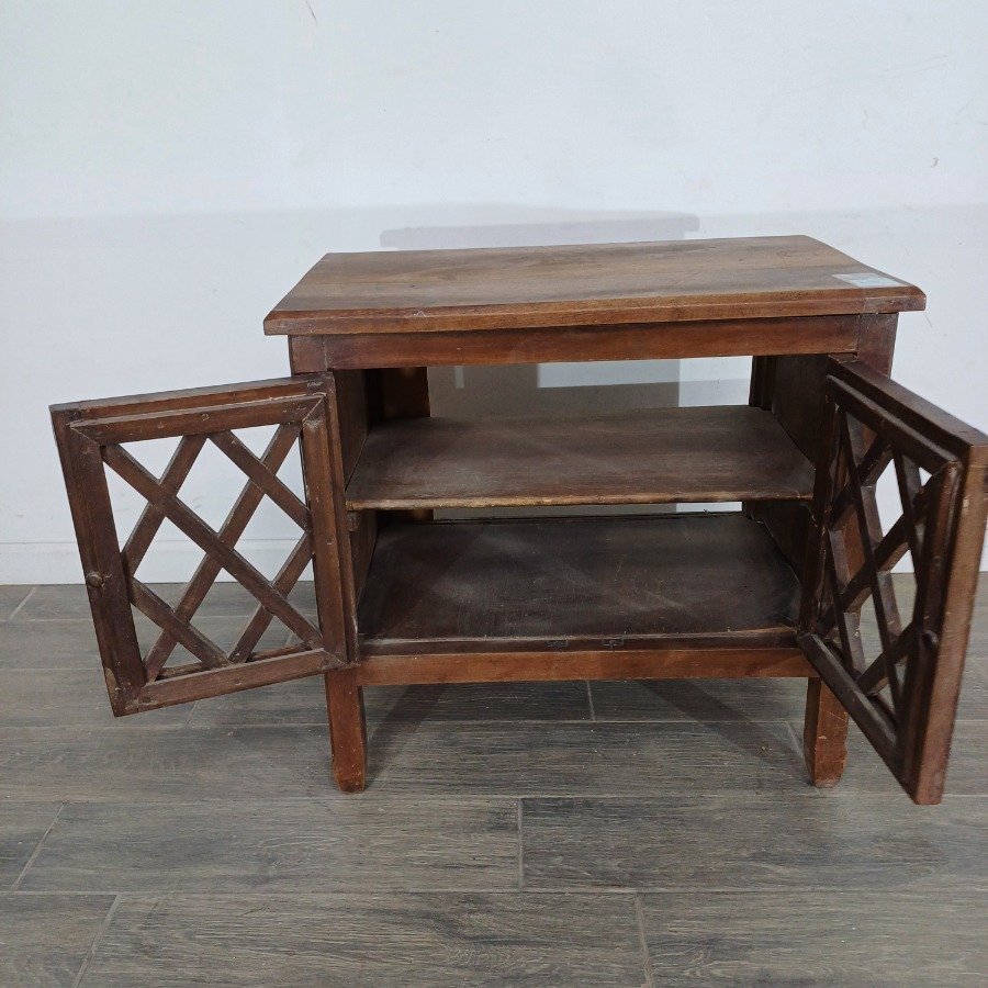 Mueble auxiliar de madera maciza con diseño de malla - imagen 4