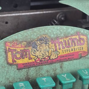 Máquina de Escribir Antigua Tom Thumb para Niño - imagen 3