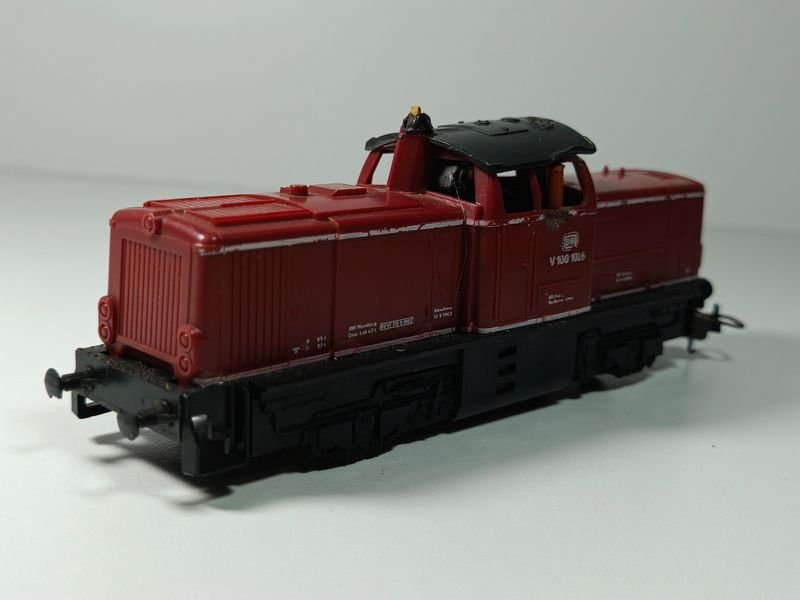 Locomotora sin funcionar, motorizada a escala diesel HO 1:87 modelo DB V 100 1026 - imagen 2