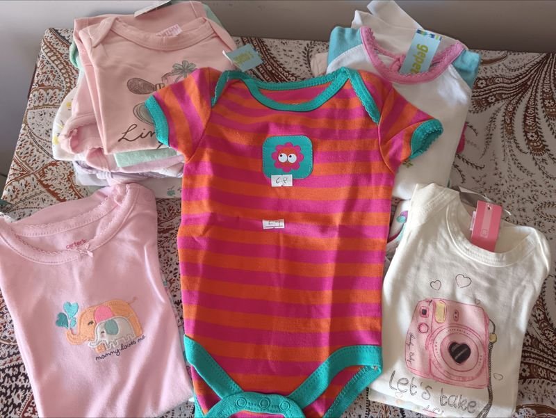 Ropa de bebé: cuerpos cortos y talles variados - imagen 2