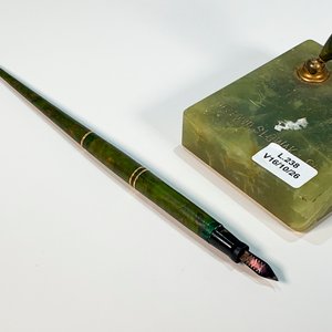 Portaplumas de Ónix Verde con Pluma Vintage - imagen 3