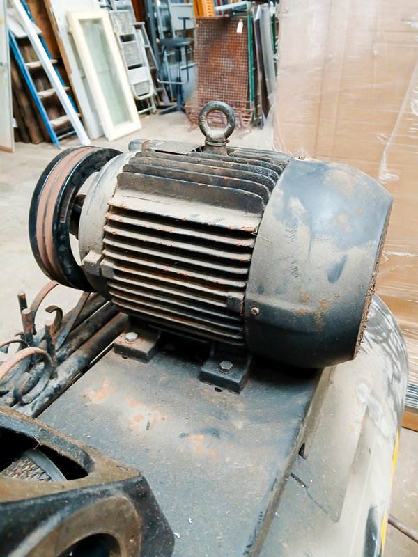 Compresor de aire Schulz motor trifasico 10 hp para venta - imagen 3