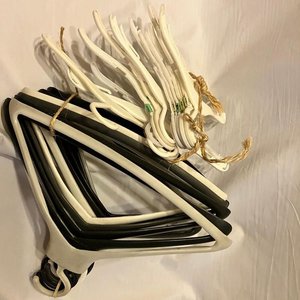Lote anterior: Lote de Perchas de Plástico Blancas y Negras