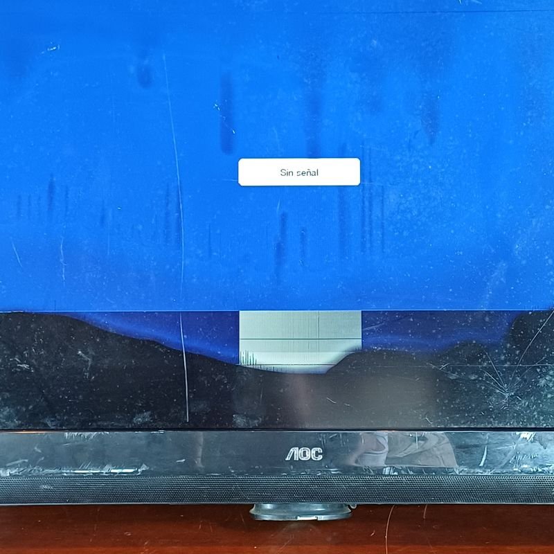 Televisión AOC de 42 pulgadas con pantalla averiada - imagen 3