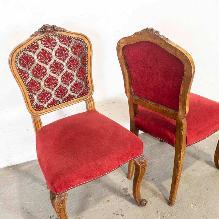 Sillas francesas tapizadas con tachas y respaldo restaurado - imagen 3
