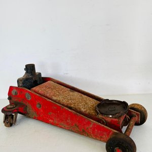 Gato Hidráulico Rojo para Reparaciones - imagen 1